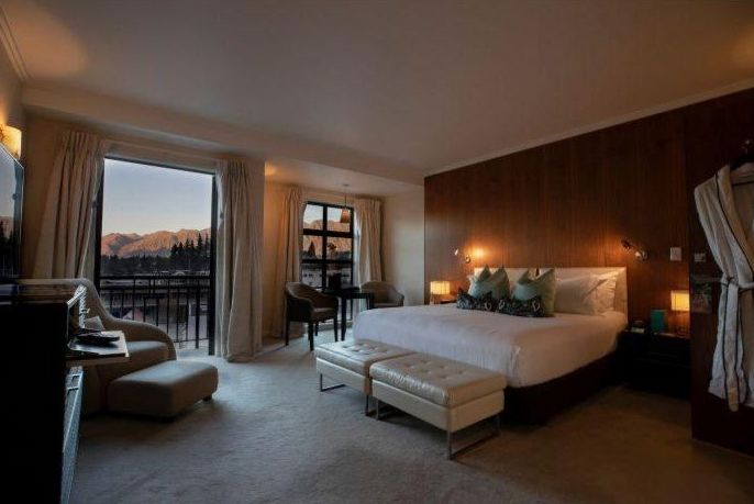 Junior suite with separate sitting area and warm timber finishes at Wowwavehouse